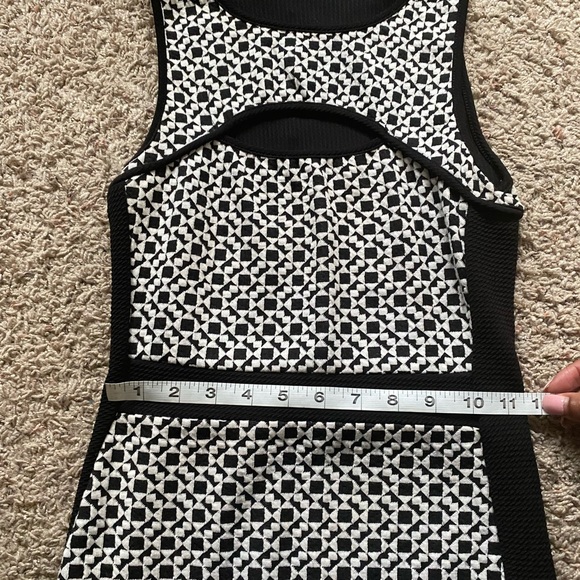 Cute Black and White Patterned Dress - Picture 4 of 4